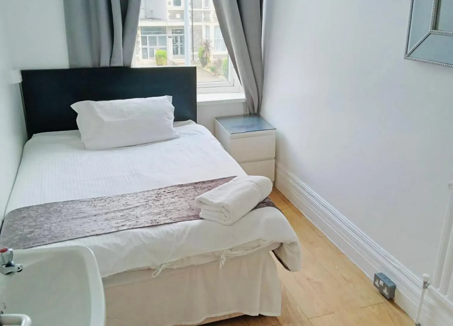 parklane guest house Cardiff